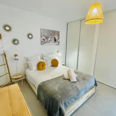 Le Quartz Tresum In A Modern Near The Garage Included *