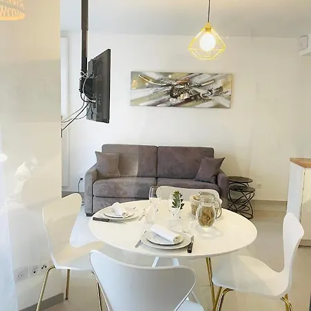 Le Quartz Tresum In A Modern Near The Garage Included Apartment *