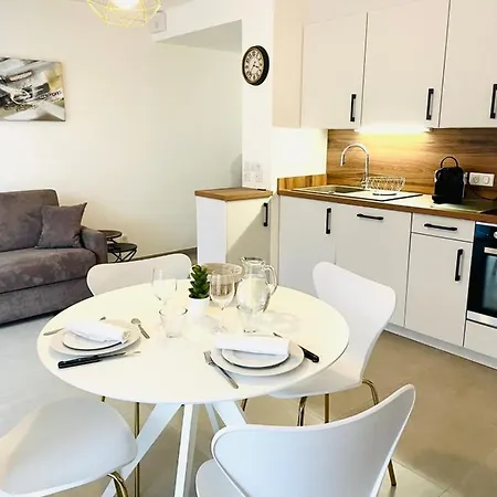 Appartement Le Quartz Tresum In A Modern Near The Garage Included