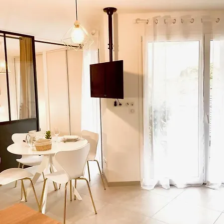 Le Quartz Tresum In A Modern Near The Garage Included