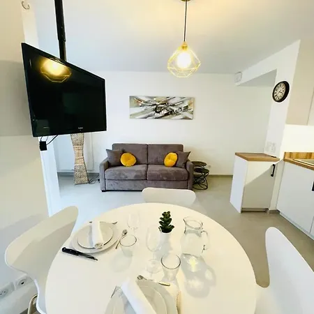 아파트 Le Quartz Tresum In A Modern Near The Garage Included 안시