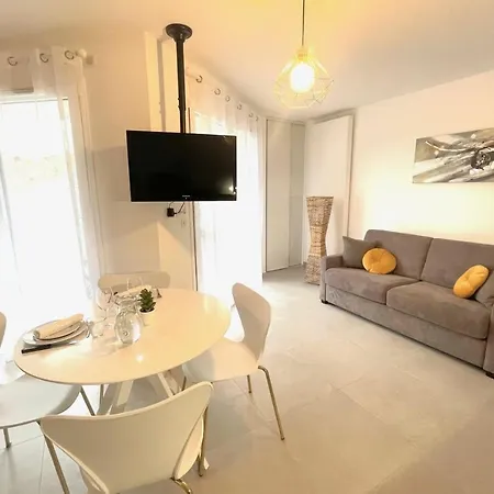 Le Quartz Tresum In A Modern Near The Garage Included Apartment