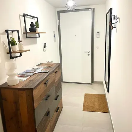 Le Quartz Tresum In A Modern Near The Garage Included 안시