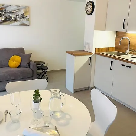 Le Quartz Tresum In A Modern Near The Garage Included Apartment