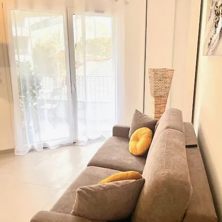 Le Quartz Tresum In A Modern Near The Garage Included 안시