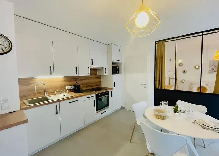 Le Quartz Tresum In A Modern Near The Garage Included
