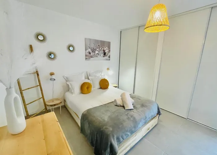 Le Quartz Tresum In A Modern Near The Garage Included *