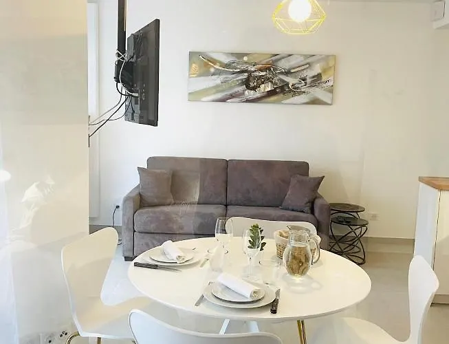 Le Quartz Tresum In A Modern Near The Garage Included Appartement *