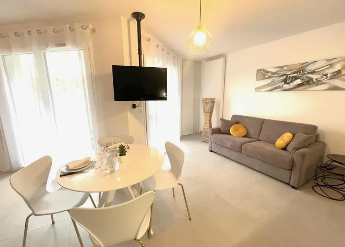 Le Quartz Tresum In A Modern Near The Garage Included Appartement