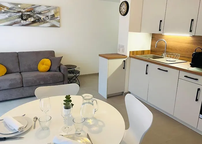Le Quartz Tresum In A Modern Near The Garage Included Appartement